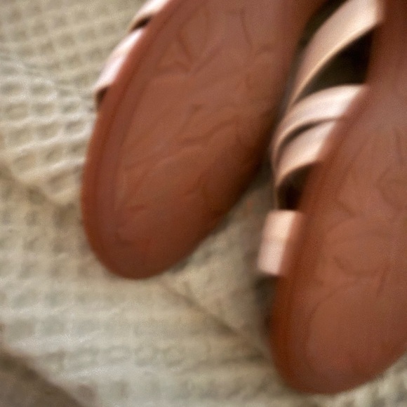Clarks Women's Cream Sandals - Picture 4 of 4